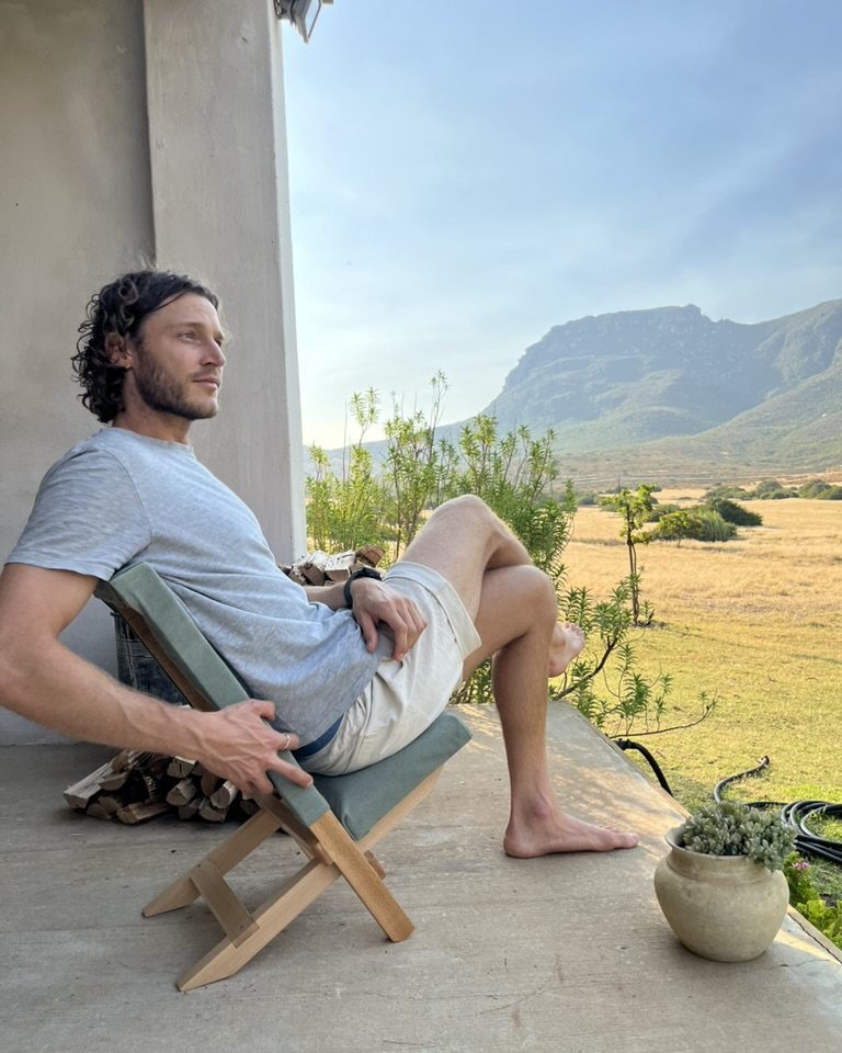 Beech folding chair with olive canvas